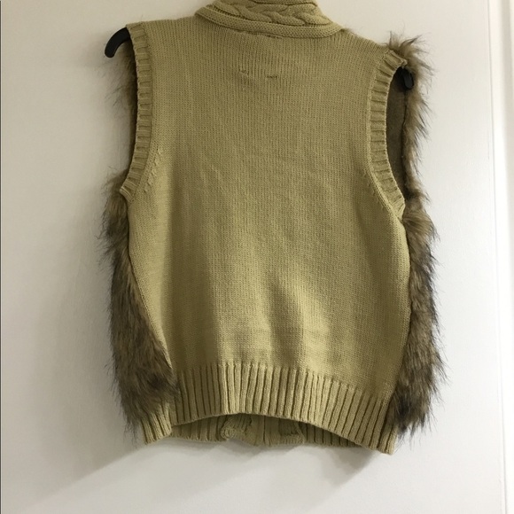 Yoki faux fur and knit vest NWOT - Picture 2 of 5